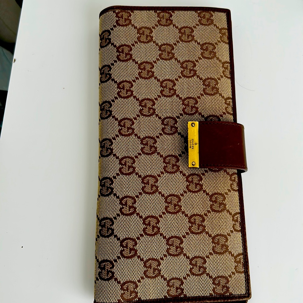 Used Gucci Passport holder